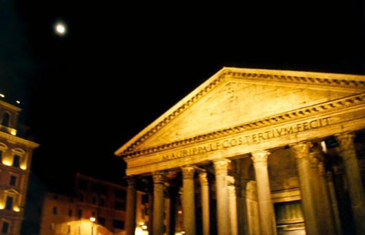 The Pantheon at night in the Piazza Rotunda.