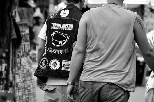 In case you don't know, TurboJugend are basically the fan club for the band Turbo Negro.  I have loads of friends who are part of this group and couldn't believe I was seeing a member in his kutt walking down Khao San.